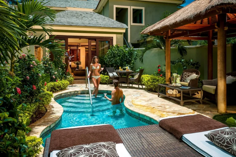 Best Private Pool Honeymoon Suites USA: Architectural Privacy Guide